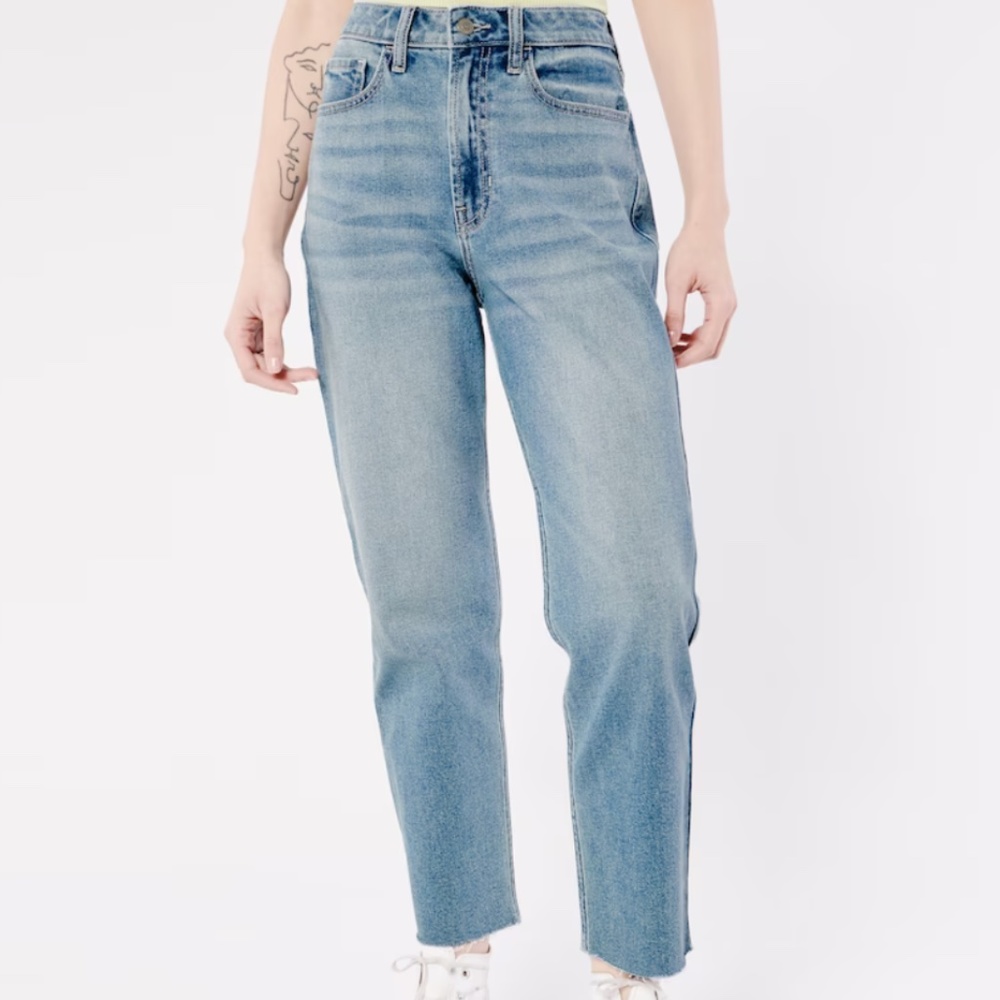 NWOT Hollister Ultra High Rise Vintage Stretch Straight Boyfriend Jeans